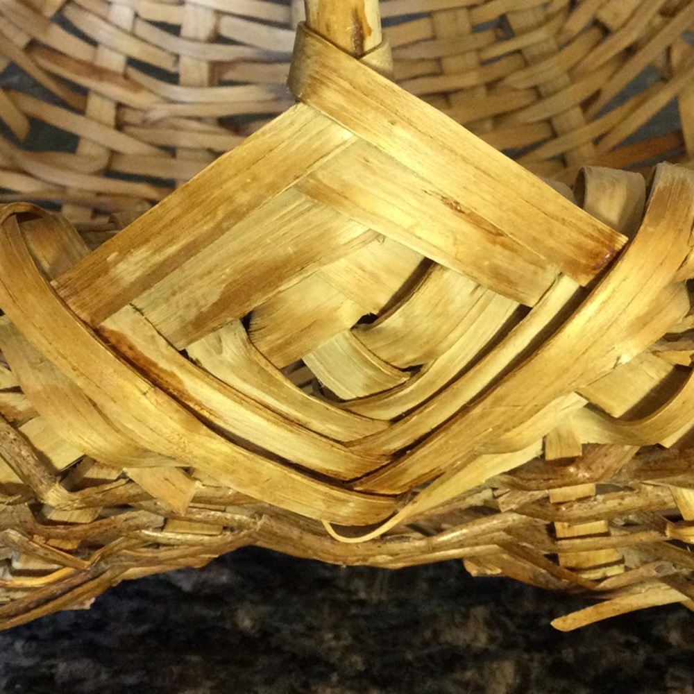 Handwoven Basket with Handle - Picture 4 of 4